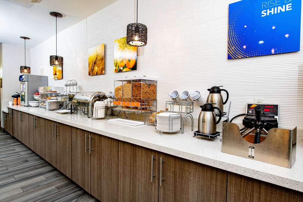 Comfort Suites Oil Center Lafayette Restaurant photo